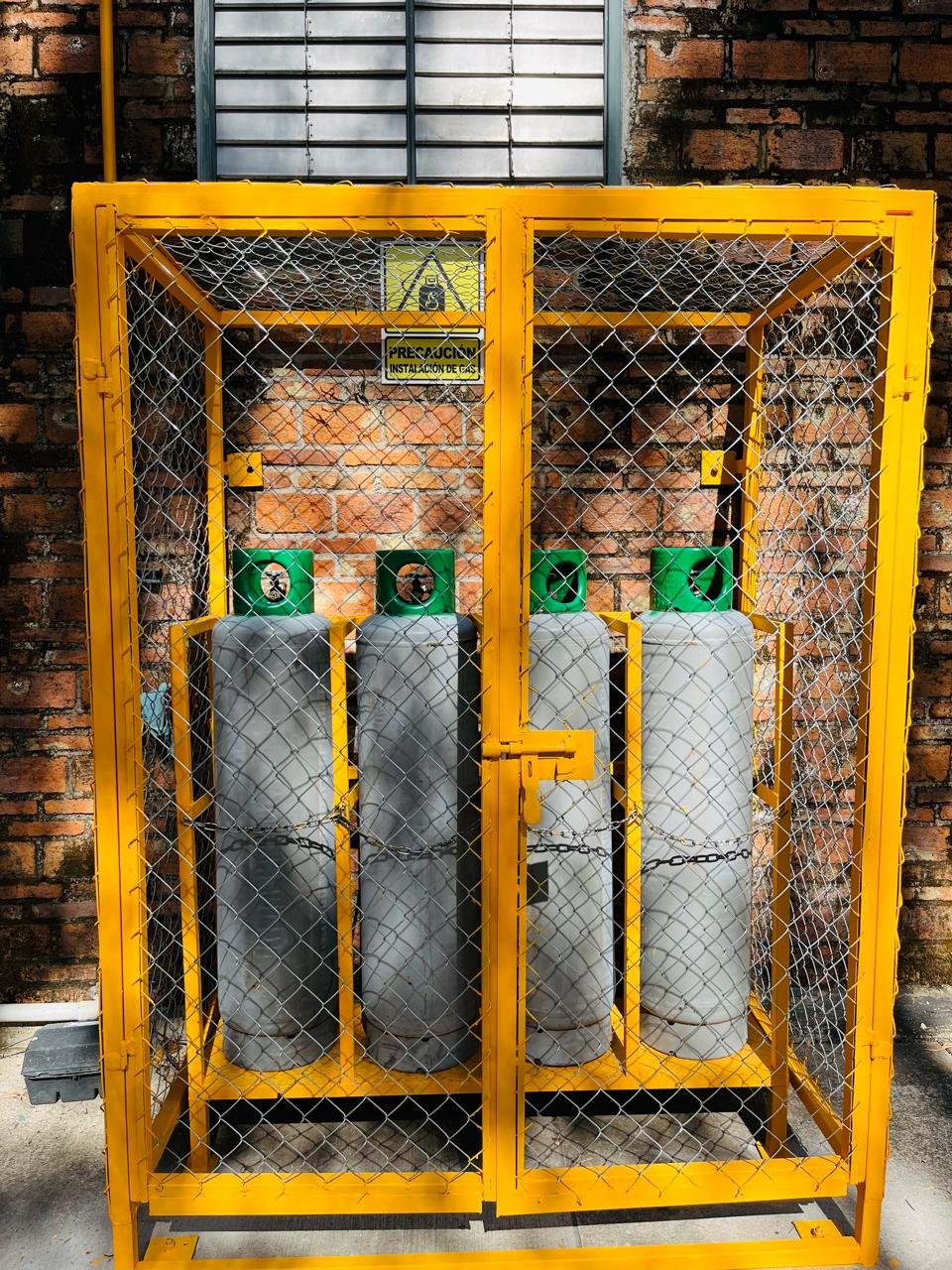 Gabinete protector para tanques