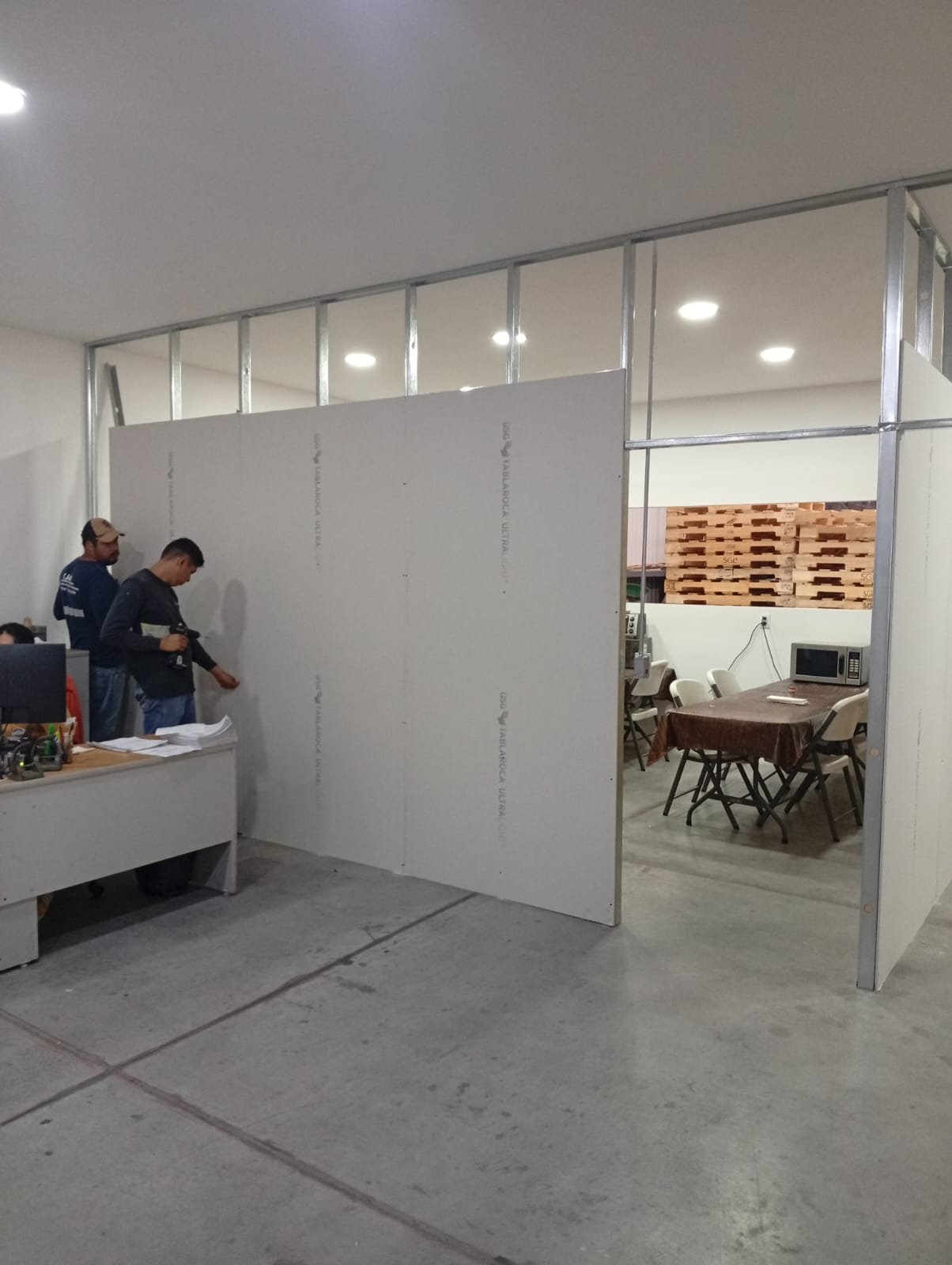 División de espacios en Jalisco para oficinas y áreas de trabajo
